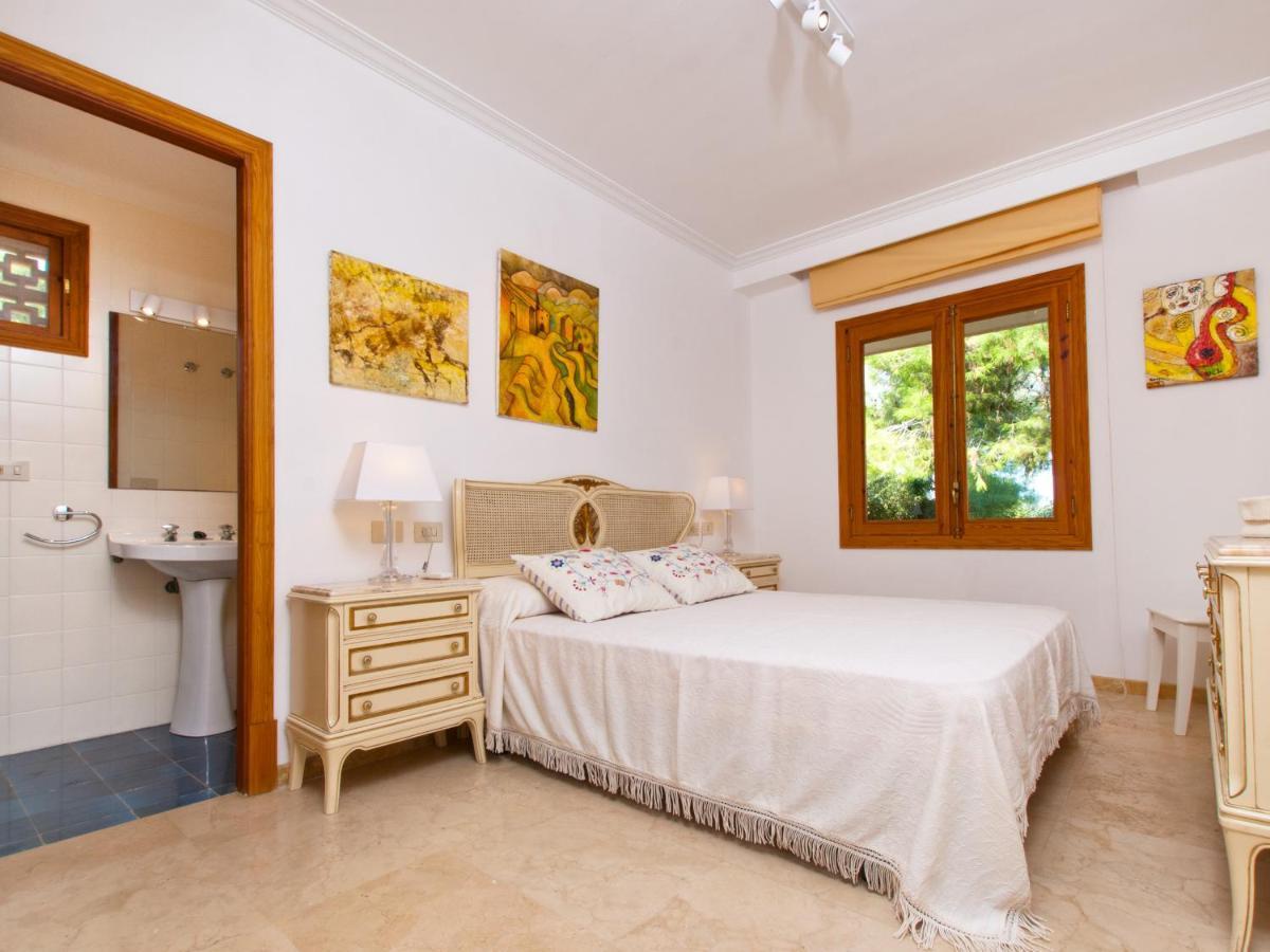 Villa Tita De Manresa, Con Jardines Y Vista Mar อัลกูเดีย ภายนอก รูปภาพ